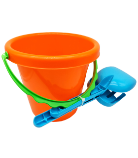 Tradineur - Set de cubo de playa, pala y rastrillo de plástico, juguete infantil, jugar en la arena, parque, jardín, regalo para niños, cubo de 20 x 18 cm y pala de 26 cm, color aleatorio