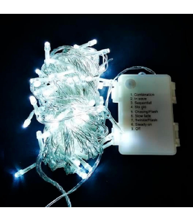 Tradineur - Tira de 50 luces LEDs para navidad a pilas (no incluidas) - Cableado blanco - Apto solo para interior y exterior - Función de luz foja e intermitente - 4 Metros - Color Blanco