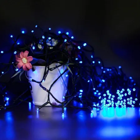 Tradineur - Tira de 300 luces LEDs a pilas - Apto para interiores - Función de luz fija e intermitente - 24 Metros - Color Azul Tradineur - Tira de 300 luces LEDs a pilas - Apto para interiores - Función de luz fija e intermitente - 24 Metros - Color Azul
