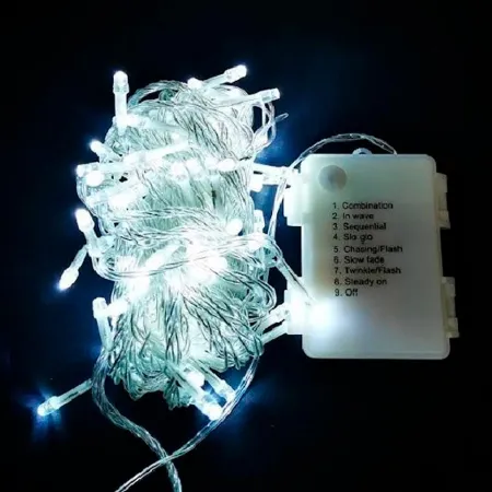 Tradineur - Tira de 50 luces LEDs para navidad a pilas (no incluidas) - Cableado blanco - Apto solo para interior y exterior - F Tradineur - Tira de 50 luces LEDs para navidad a pilas (no incluidas) - Cableado blanco - Apto solo para interior y exterior - F