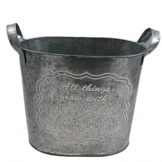 Cubo ovalado de latón con escritura en inglés, con asas y de 21,4 x 14,7 x 14,8 cm. Macetero de metal con bonito diseño. Recipiente de metal para distintos usos, con asas a los lados.