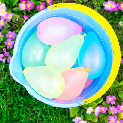 Tradineur - Set de 50 globos de agua, incluye boquilla y bolsa de red, bombas de agua, juego infantil para exterior, niños, verano, aire libre