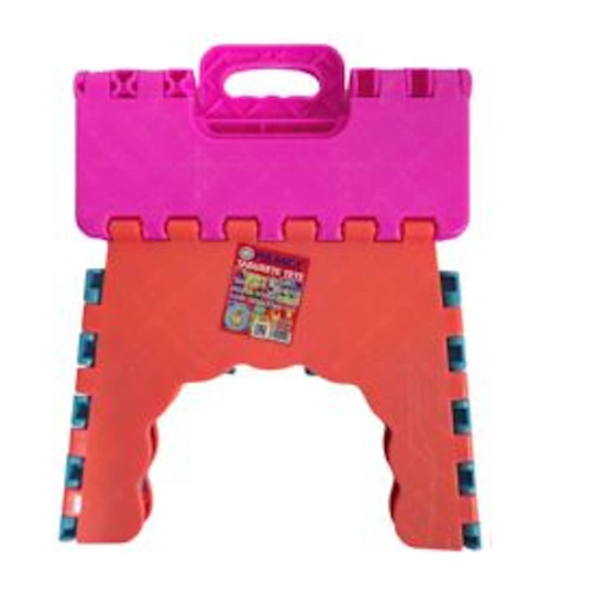 Tradineur - Taburete plegable de plástico para niños/as, ideal para casa, parque o playa. Asiento de plástico infantil con colores divertidos, 29 x 16 cm, color aleatorio