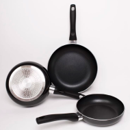 Tradineur - Set de 3 sartenes de aluminio antiadherente "Fusion Black", mango ergonómico soft touch, para todas las cocinas, Ø 18, 20 y 24 cm