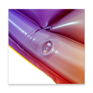 Tradineur - Colchoneta hinchable arcoiris, 2 cámaras de aire, vinilo resistent. Ideal para verano, disfruta de la piscina y playa. 183 x 69 cm.