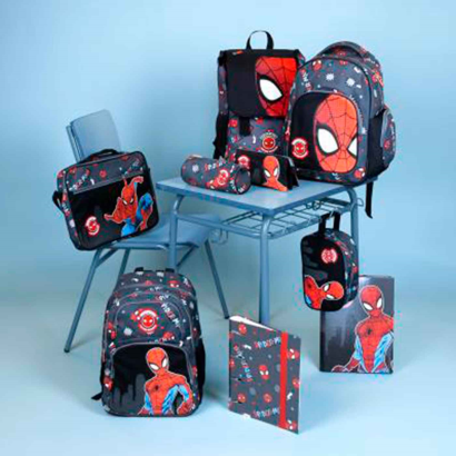 Tradineur - Carpeta de Spiderman, de cartón resistente, con solapas y 2 gomas, ideal para el curso escolar. Medidas 34,3 x 26,4 x 3 cm. Portafolios Hombre Araña licencia oficial Marvel