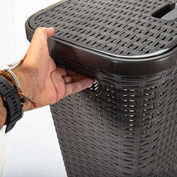 Tradineur -  Cesto para ropa sucia de plástico con tapa 60 litros, wengué, 43 x 35,5 x 62 cm, pongotodo, cubo para la colada con