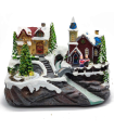 Tradineur - Casa nevada con río navideña decorativa con luces LED - Fabricado en resina - casita de navidad nevada con figuras a pilas - 15,5 x 23,5 x 16 cm