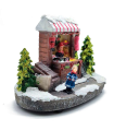 Tradineur - Paisaje navideño decorativo con luces LED - Fabricado en resina - casita de navidad nevada con figuras a pilas - 10 x 14 x 8 cm