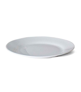 Plato redondo fabricado en porcelana, ideal para servir postres o aperitivos, apto para lavavajillas. 2 x 19 cm (alto x diámetro)