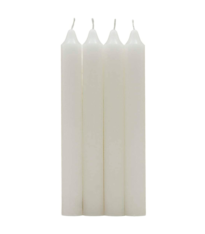 Tradineur - Pack de 4 velas alargadas, velas de mesa cilíndricas, parafina y mecha de algodón, sin perfume, rituales y ceremonias (Blanco, 17 cm)